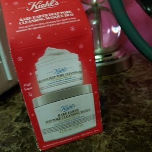 Rare Earth Deep Pore Minimizing Clay MaskNormal to Oily Skin Types.